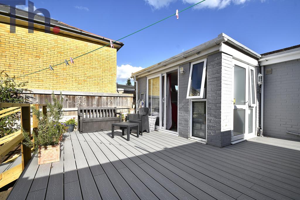 Bungalow 2 Front