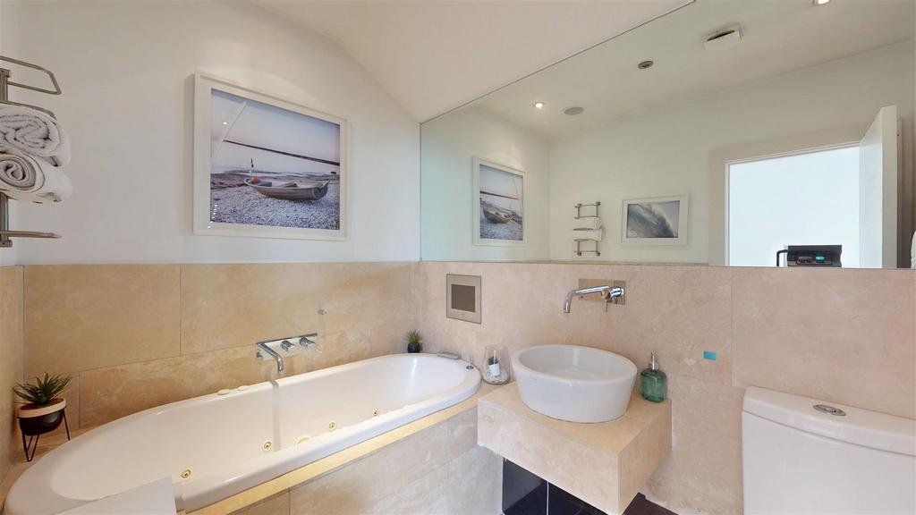 The Woodlands, Flat 7 Bathroom.jpg
