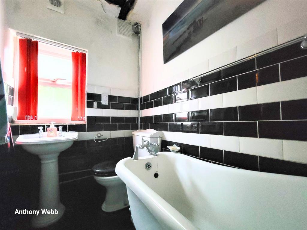 Ground Bathroom