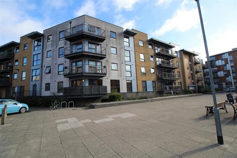2 bedroom flat to rent, Howlands Court, Commonwealth Drive, Crawley, West Sussex. RH10 1AW
