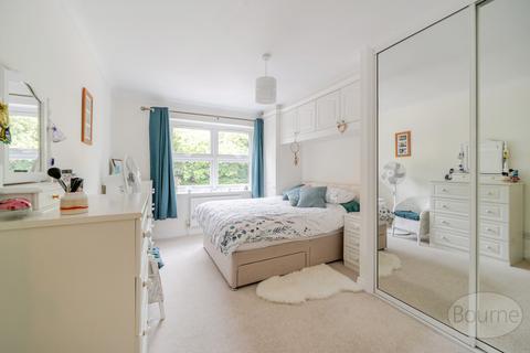 2 bedroom apartment for sale, Frensham Road, Lower Bourne, Farnham, Surrey, GU10
