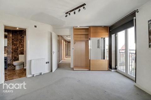 3 bedroom flat for sale, Sewell Close, Grays