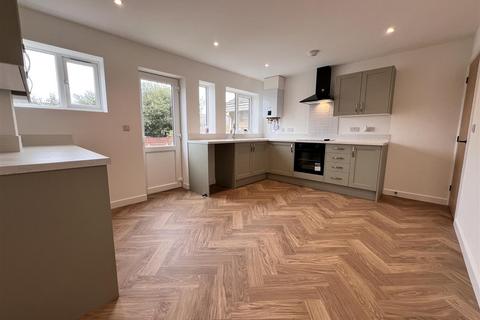 3 bedroom end of terrace house for sale, Hinton Road, Carisbrooke