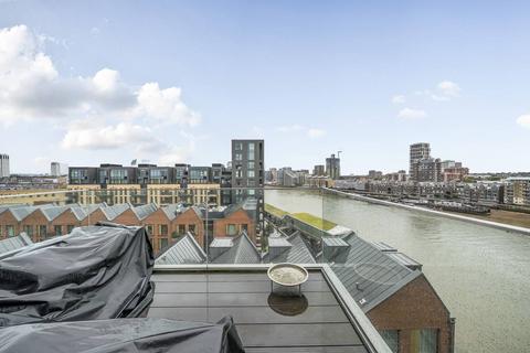 Central Avenue, Fulham, London, SW6