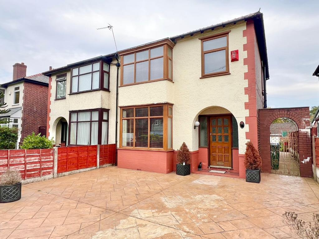 Manchester Road, Greater Manchester BL9 3 bed semi-detached house - £ ...