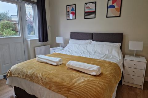 1 bedroom apartment to rent, Elizabeth Road, Godalming, Surrey, GU7