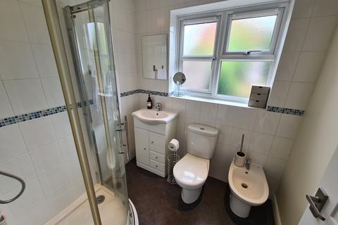 1 bedroom apartment to rent, Elizabeth Road, Godalming, Surrey, GU7