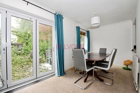 14 Archers Close, Calmore, Southampton, SO40 2TJ