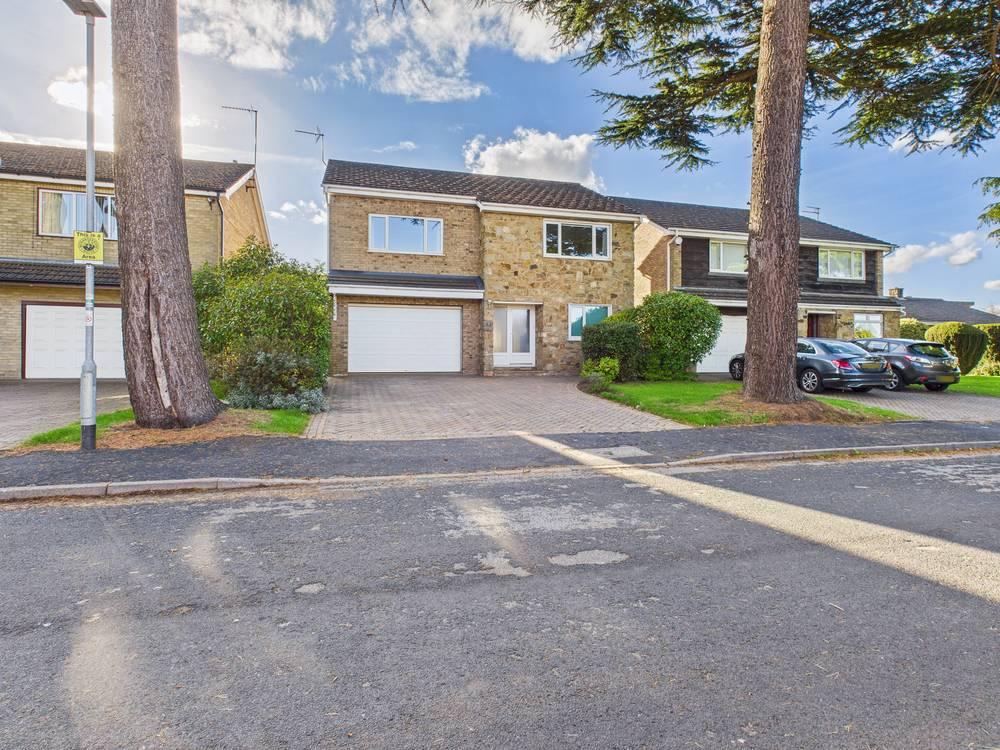 4 Bedroom Detached House - For Sale