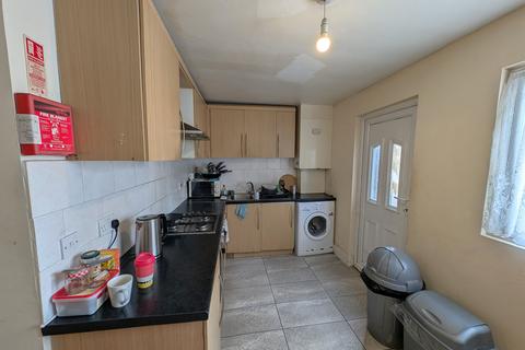 undefined, Warley Avenue, Hayes, Greater London, UB4
