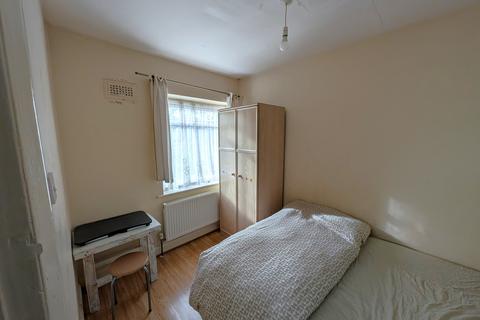 undefined, Warley Avenue, Hayes, Greater London, UB4