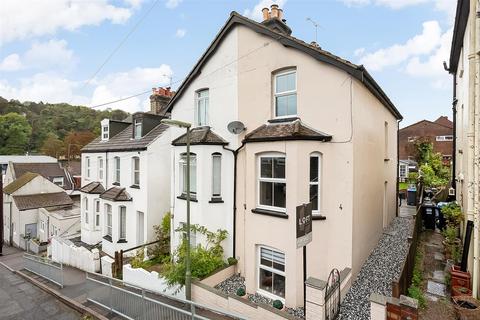 4 Colin Road, Caterham, CR3 6LQ