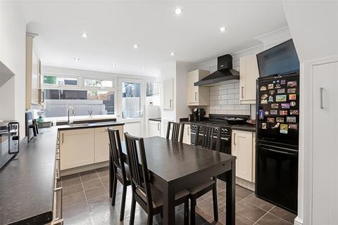4 Colin Road, Caterham, CR3 6LQ
