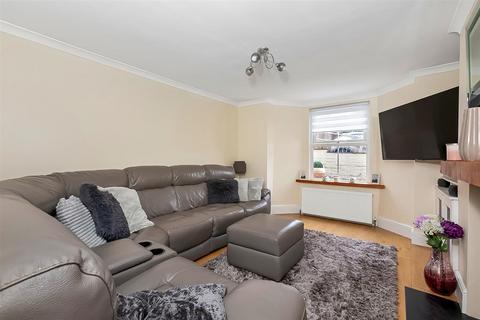 4 Colin Road, Caterham, CR3 6LQ