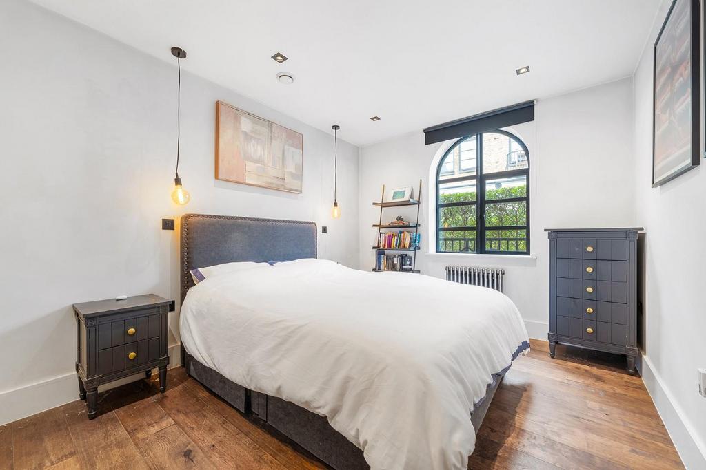 Bedroom (2).JPG