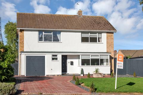 4 bedroom detached house for sale, Style & Space at Beechwood Avenue, Melton Mowbray, LE13 1RT
