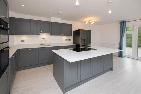 5 bedroom end of terrace house to rent, Waterfront Crescent, Camberley GU16