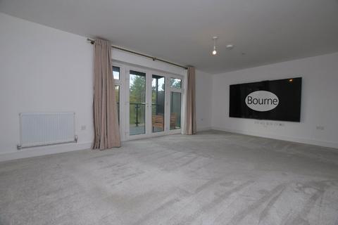5 bedroom end of terrace house to rent, Waterfront Crescent, Camberley GU16
