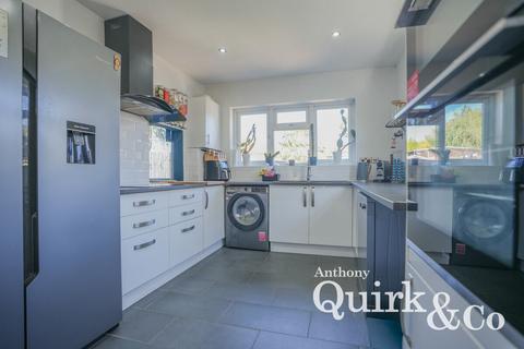 2 bedroom semi-detached bungalow for sale, Wincoat Drive, Benfleet, SS7