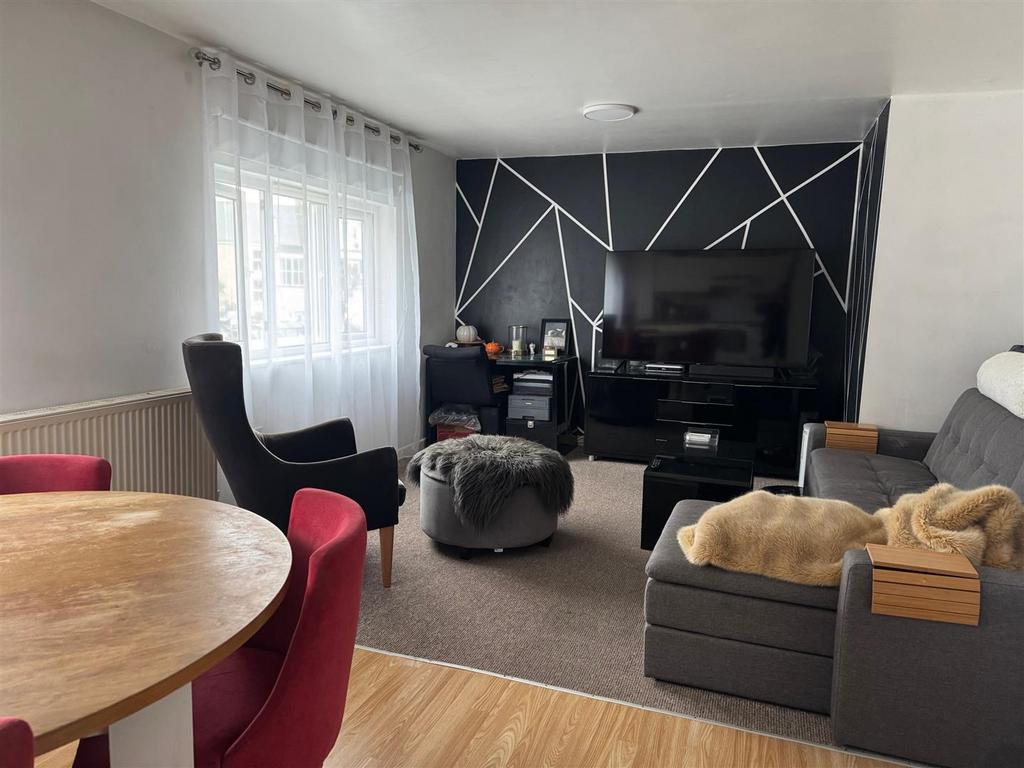 Flat 1 lounge.jpg