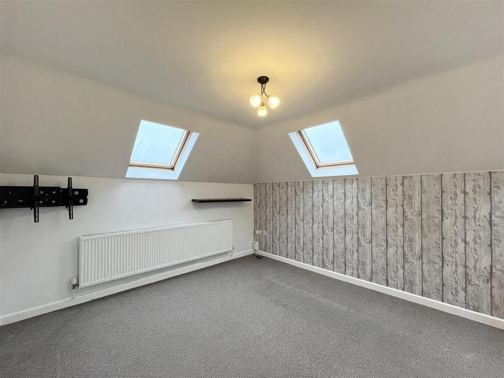 Flat 4 lounge.jpg