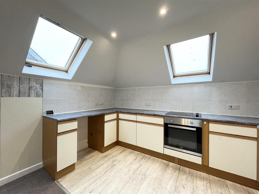 Flat 4 kitchen.jpg