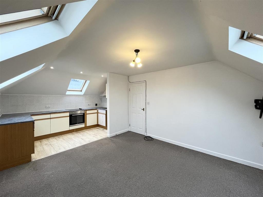 Flat 4 lounge kitchen.jpg