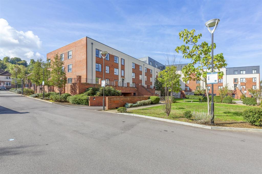 Flat 19, Suffield Lodge Suffield Road, HP11 2 FQ-13