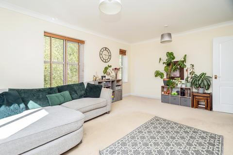 2 bedroom flat for sale, St. Abbs Court, Tattenhoe, Milton Keynes MK4