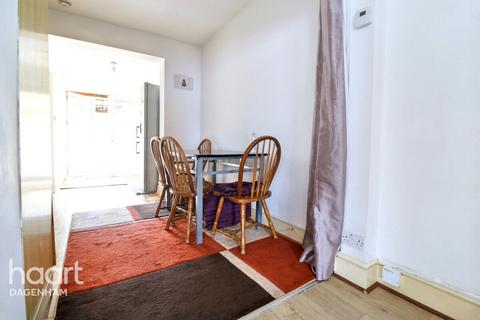 3 bedroom terraced house for sale, Oval Road South, Dagenham