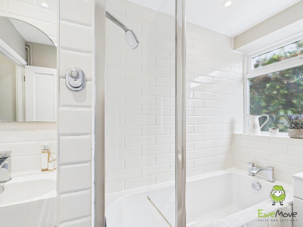 Ewe Move Estate Agents Basingstoke - Upper Sherbour