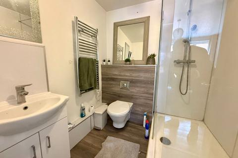 2 bedroom flat to rent, Lower Canal Walk, Hampshire SO14