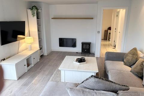 2 bedroom flat to rent, Lower Canal Walk, Hampshire SO14