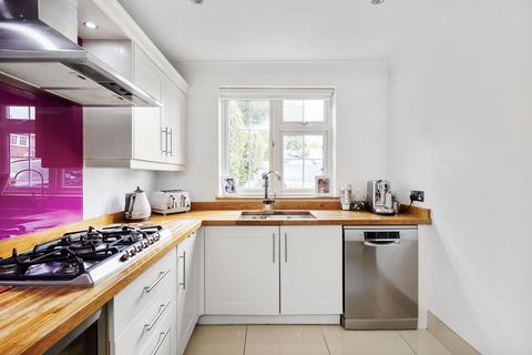27 Hazelwood, Loughton, IG10 4ET