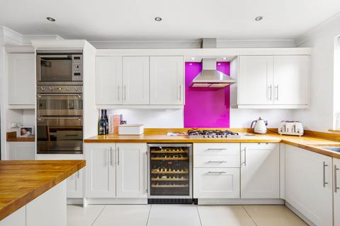 27 Hazelwood, Loughton, IG10 4ET