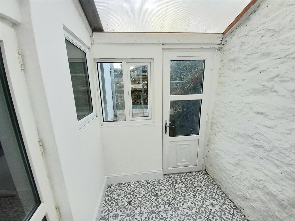 1 Coro Tce Sun Room.jpg