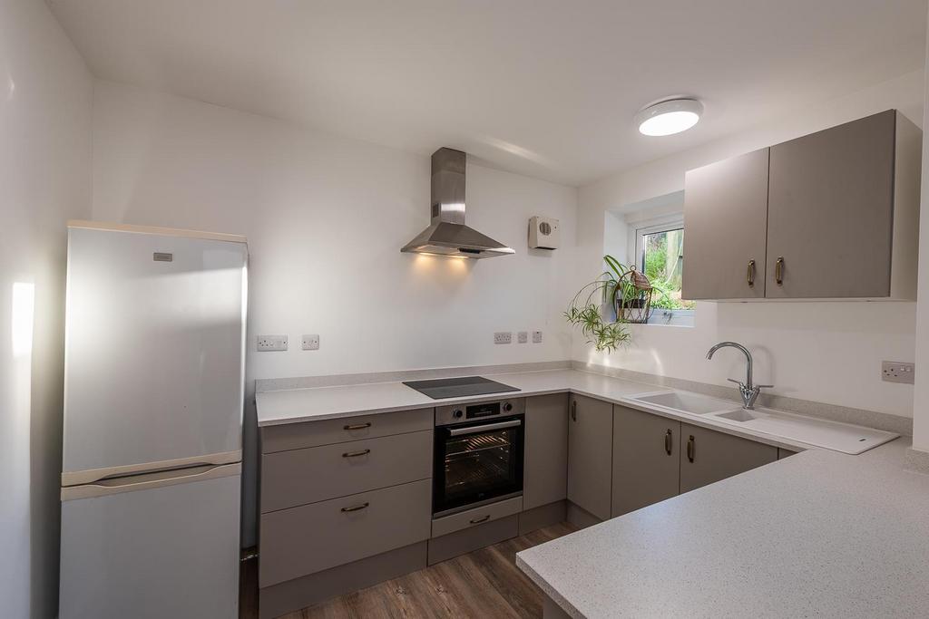 Image 13 - Kitchen.jpg