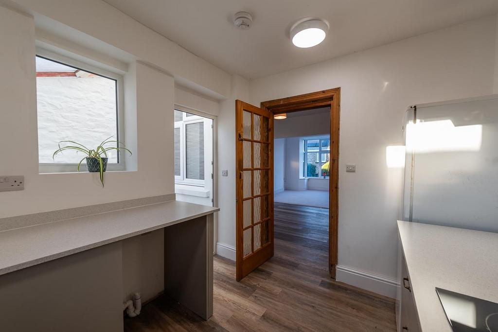 Image 14 - Kitchen.jpg