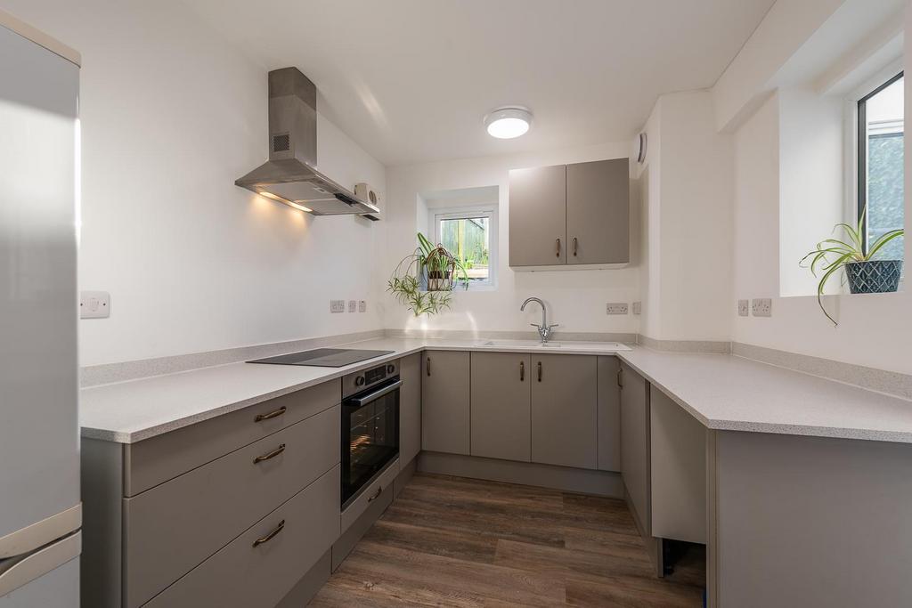 Image 5 - Kitchen.jpg