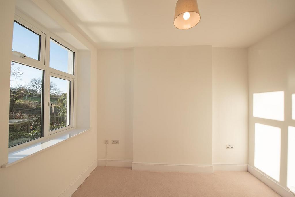 Image 10 - Bedroom 2.jpg