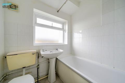 5 bedroom semi-detached house to rent, Nyetimber Hill, East Sussex BN2