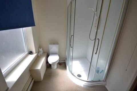 4 bedroom terraced house to rent, West Avenue, Leicester