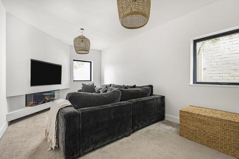 3 bedroom detached house for sale, Holwell SG5