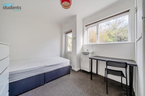 5 bedroom semi-detached house to rent, Nyetimber Hill, East Sussex BN2