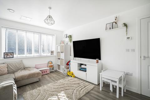 2 bedroom flat for sale, Blossom Drive, Welwyn Garden City, AL7