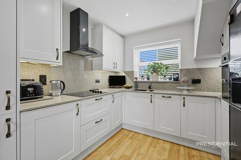 10 Greenwich Way, Waltham Abbey, EN9 3YB