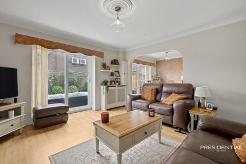 10 Greenwich Way, Waltham Abbey, EN9 3YB