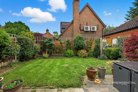 10 Greenwich Way, Waltham Abbey, EN9 3YB