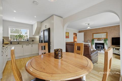 10 Greenwich Way, Waltham Abbey, EN9 3YB