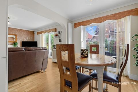 10 Greenwich Way, Waltham Abbey, EN9 3YB